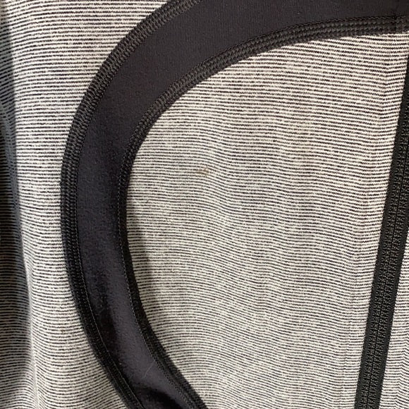 Lululemon Stride Jacket Size 10 - Picture 6 of 6